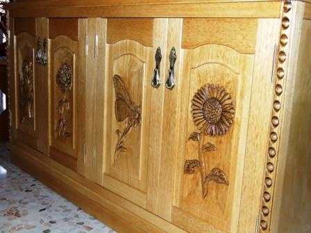 Detalle de puertas talladas